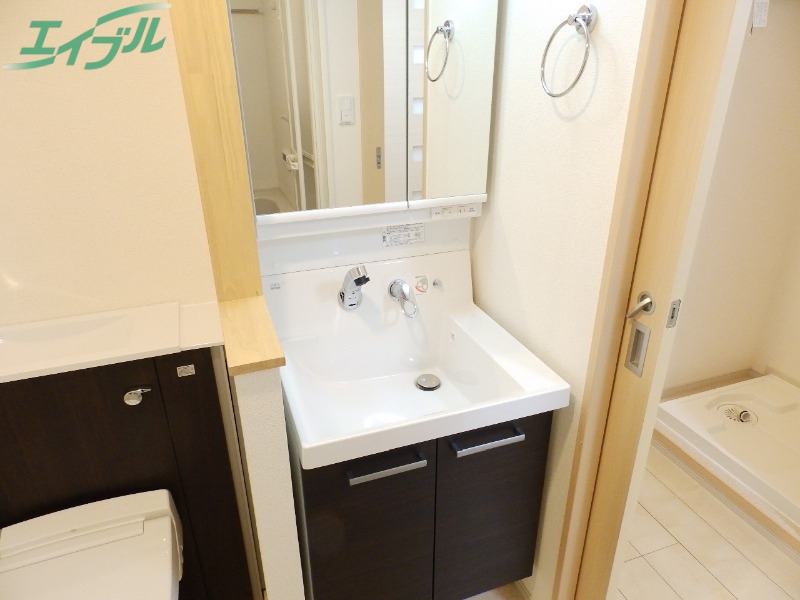 洗面設備　別部屋参考写真です。