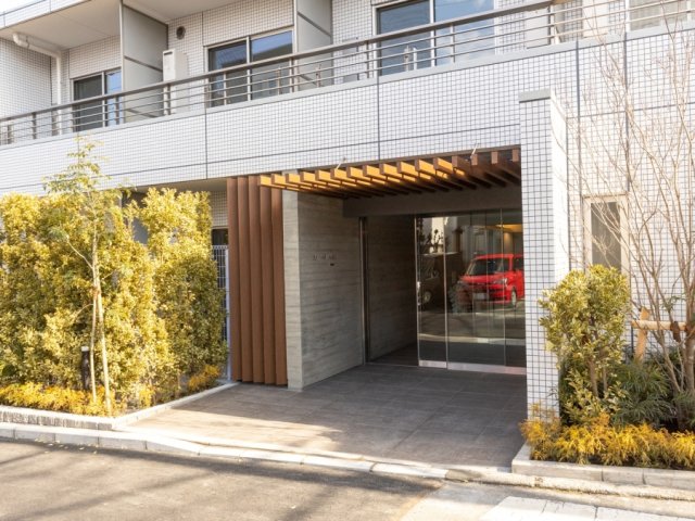 エントランス　管理の行き届いたエントランスです♪