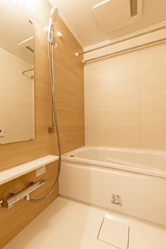 バス・シャワールーム　雨の日でも安心の浴室乾燥機付きです♪