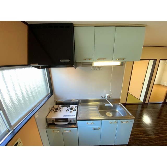 キッチン　ガスコンロ設置可・窓あり