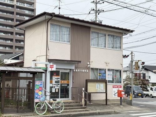 郵便局　鈴鹿算所郵便局（郵便局）まで587m