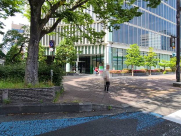 コンビニ　ファミリーマート 地下鉄高岳駅前店（コンビニ）まで113m