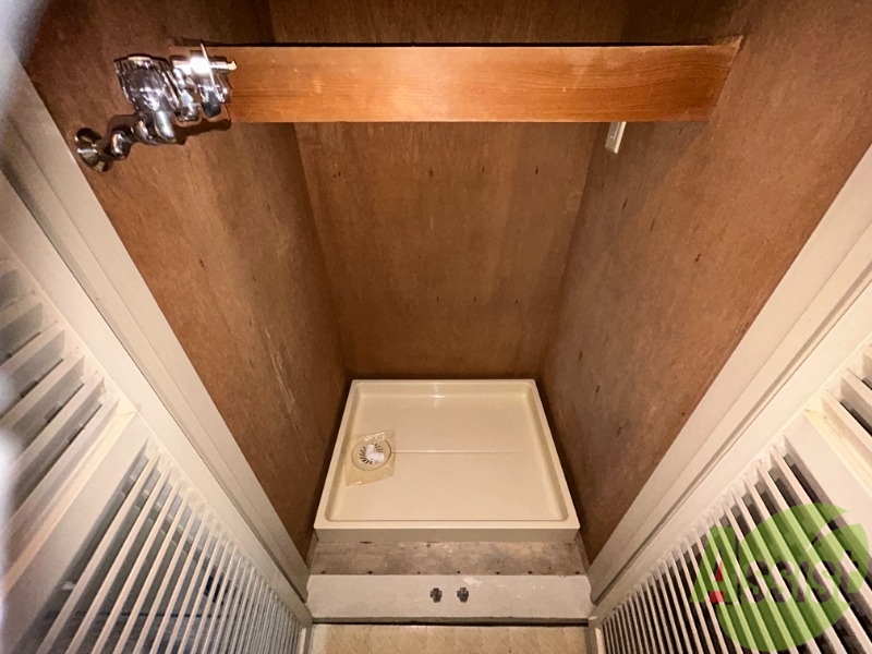 その他設備　洗濯機置き場はこちらです。室内に置場があって助かります。