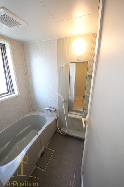 バス・シャワールーム　K・H・E（ケーエイチイー）