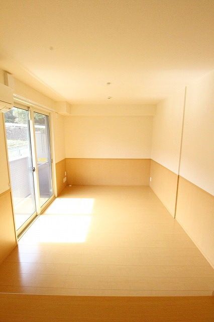 居室・リビング　☆キッチン越しに見たリビング☆