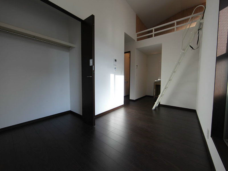 収納　洋室8.7帖　クローゼット付（収納充実してます）