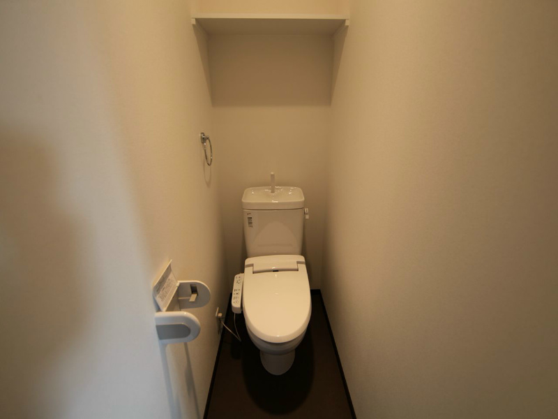 トイレ　温水洗浄暖房便座付トイレ