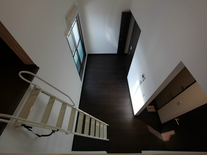 バルコニー　洋室8.7帖　ロフト5.5帖（部屋でも収納でも使えます）