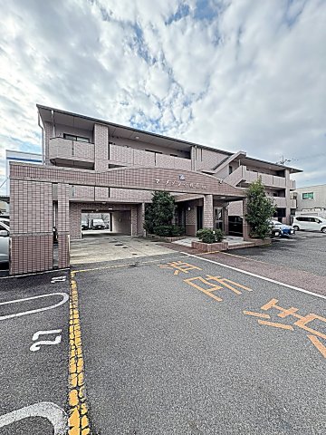 建物外観　鉄筋コンクリート造マンションで安心です☆