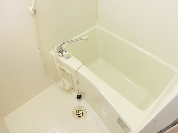 バス・シャワールーム　キレイにリフォームされています！