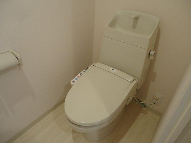 トイレ　温水洗浄便座