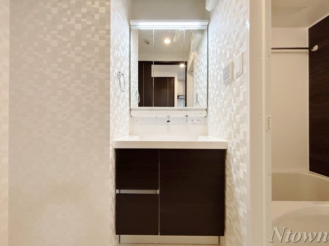 洗面設備　使いやすい独立洗面台です