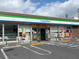 コンビニ　ファミリーマート 宇多津駅東店（コンビニ）まで308m