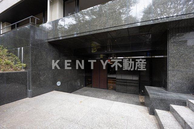 エントランス　落ち着いたエントランスです