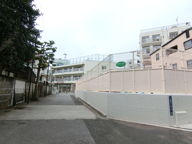 幼稚園・保育園　中里保育園（幼稚園・保育園）まで408m