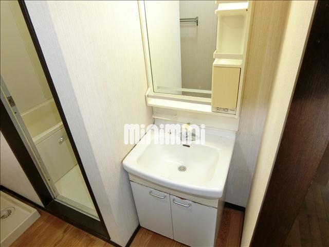 洗面設備　朝の身支度はこちらでどうぞ。