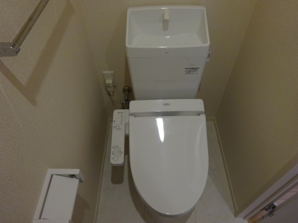 トイレ　温水シャワー付きトイレです