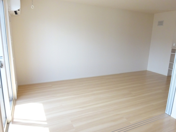 居室・リビング　日当たり良好LDK12.6帖！