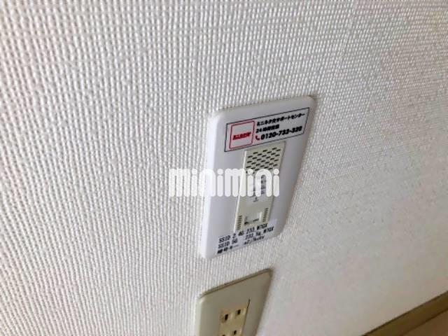 その他設備　無料ＷＩ－ＦＩのルーターは、壁に埋め込むタイプです。