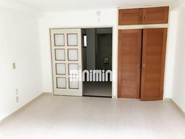 居室・リビング　収納は、天袋もあります。