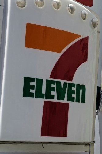 コンビニ　セブンイレブン 板橋成増3丁目店（コンビニ）まで461m