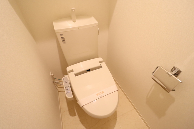 トイレ　温水洗浄暖房便座