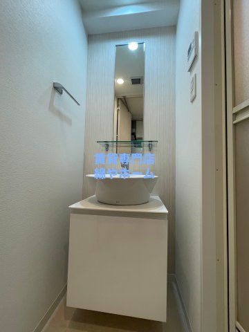 洗面設備　朝の支度にも助かる、独立の洗髪洗面化粧台