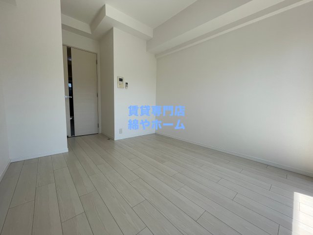 居室・リビング　落ち着いた色調の洋室です