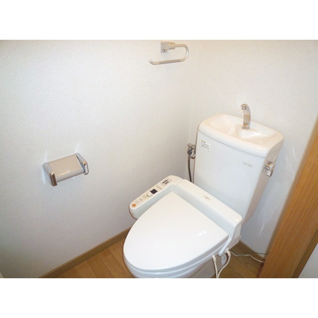 トイレ　シャワートイレです♪