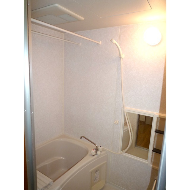 バス・シャワールーム　浴室乾燥機もついています！