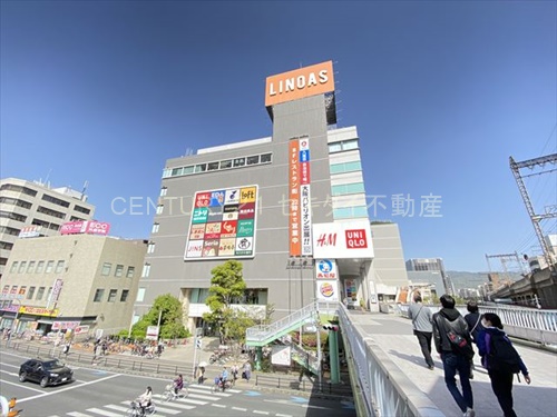 ショッピングセンター　リノアス八尾店（ショッピングセンター）まで798m