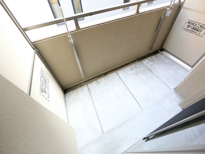 バルコニー　バルコニー　洗濯物が干せます