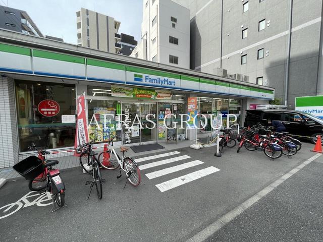 コンビニ　ファミリーマート 堀留町二丁目店（コンビニ）まで73m