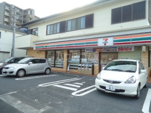コンビニ　セブンイレブン さいたま大宮駅東店（コンビニ）まで833m