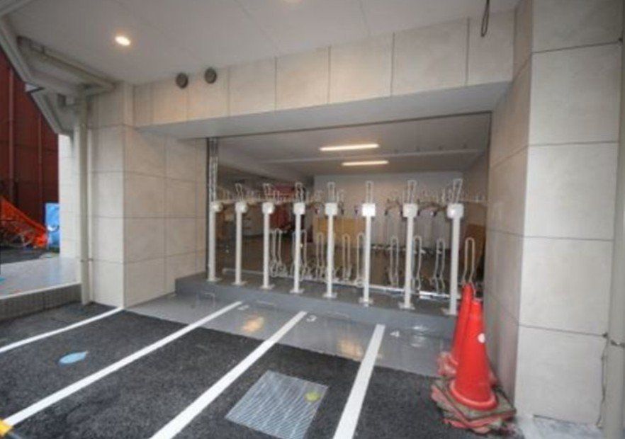 駐車場　エントランス