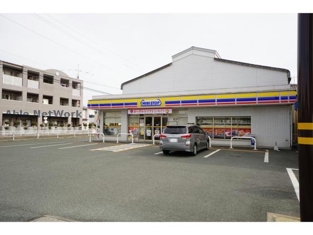 コンビニ　ミニストップ鴨田町店（コンビニ）まで369m