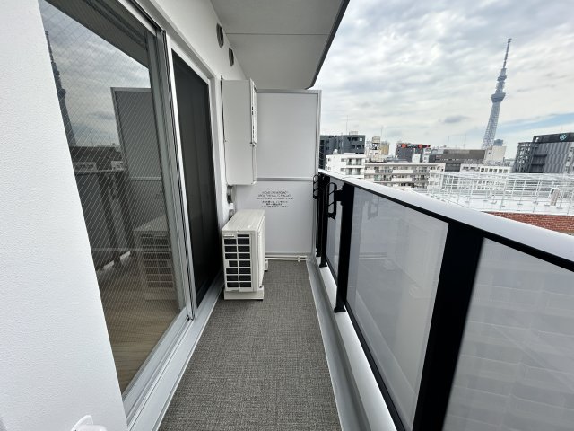 バルコニー　開放的で明るい空間を演出してくれるバルコニーです