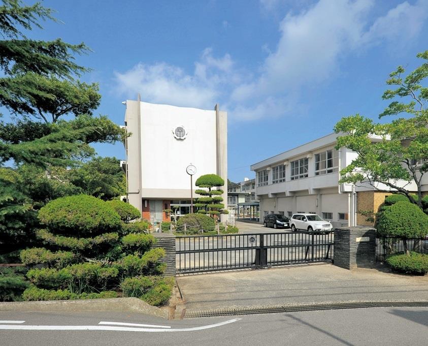 小学校　下関市立川中西小学校（小学校）まで834m