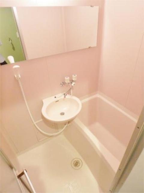 バス・シャワールーム　別号室の参考写真です