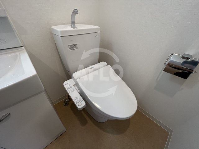 トイレ　エグゼ大阪イースト　温水洗浄便座