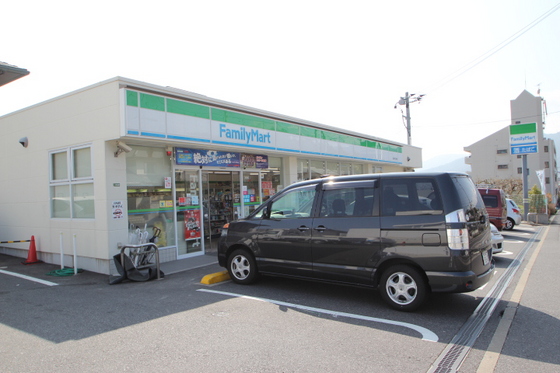 コンビニ　ファミリーマート広島井口台店（コンビニ）まで695m