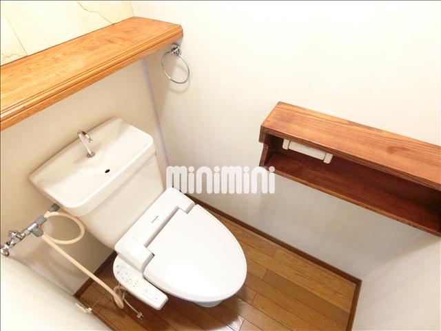 トイレ　温水洗浄機能付きのトイレです。