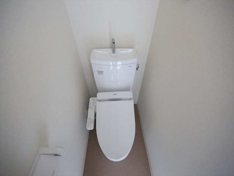 トイレ　温水洗浄暖房便座付トイレ