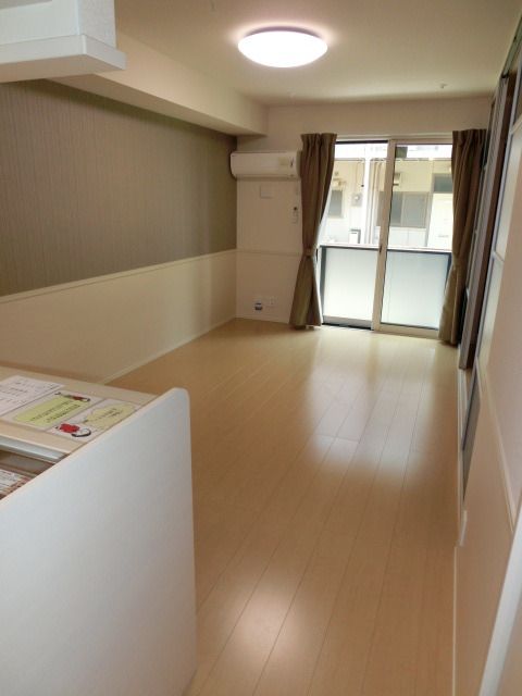 居室・リビング　明るいリビング