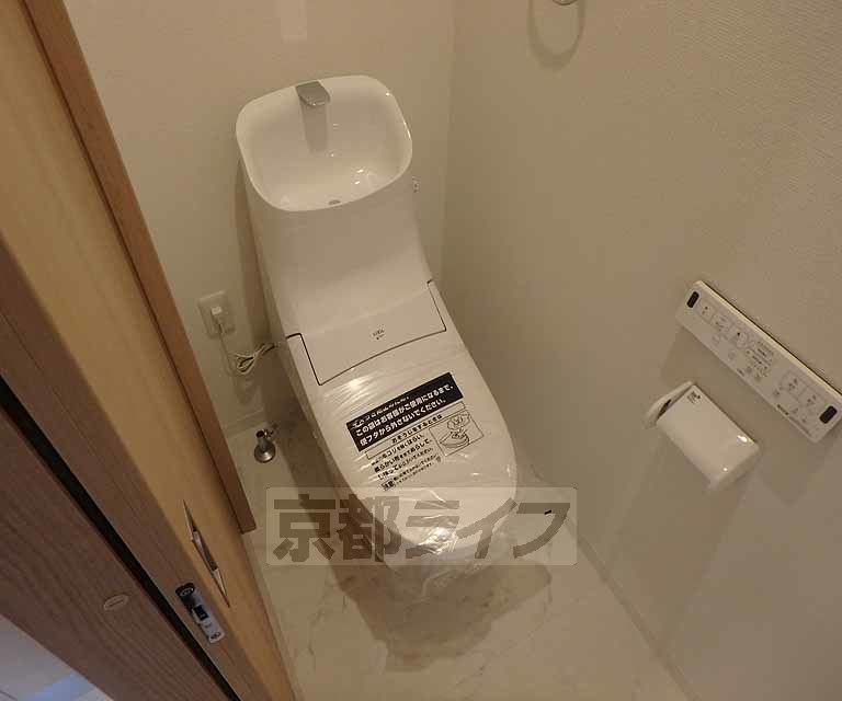 トイレ　清潔感のあるおしゃれな洋式といれです