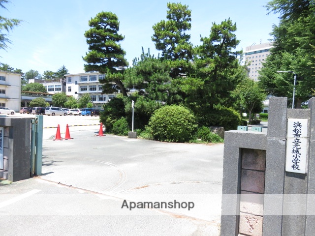 コンビニ　セブンイレブン（コンビニ）まで655m