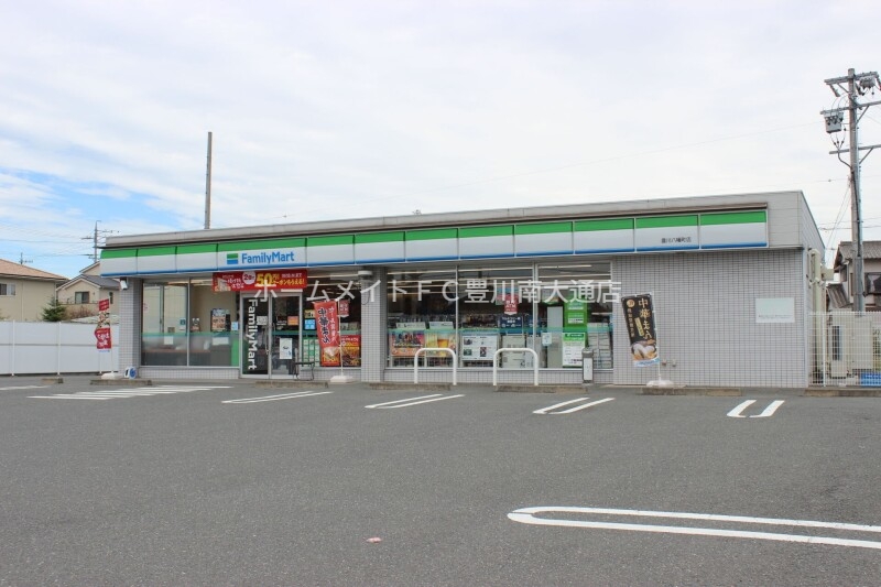 コンビニ　ファミリーマート豊川八幡店（コンビニ）まで1024m