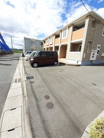 駐車場　車をお持ちの方に嬉しい駐車場付きの物件です