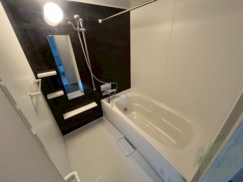 バス・シャワールーム　お風呂になります。一日の疲れを癒してくださいね。