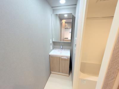 洗面設備　写真は同タイプ６０３号室のもの